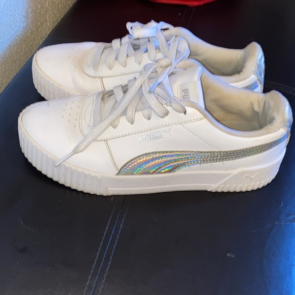 A nice comfortable pair of gym shoes - Picture 2 of 5